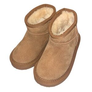 🌟NWOT🌟 LAMO Kid Classic Low Suede Boots - Toddler Girls Size 11